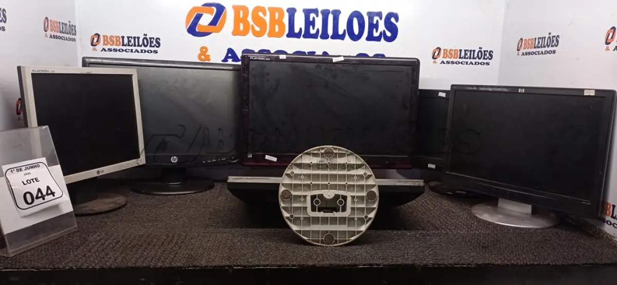 LOTE 044 - 06 MONITORES DE MARCAS E MODELOS DIVERSOS. (NO ESTADO) ATENÇÃO! FAZER A VISITAÇÃO ANTES DE ARREMATAR, NÃO SABEMOS SE FUNCIONA, LEILÃO NÃO TEM GARANTIA E NEM DEVOLUÇÃO, SUJEITO A POSSÍVEIS AVARIAS VISÍVEIS/OCULTAS E/OU AUSÊNCIA DE COMPONENTES.