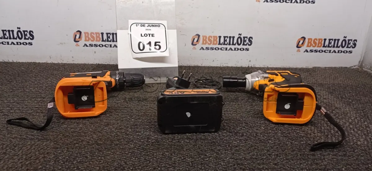 LOTE 015 - 01 PARAFUSADEIRA DE IMPACTO PNEUMÁTICA COM BATERIA 48V E 01 PARAFUSADEIRA E FURADEIRA SEM BATERIA MARCA OIVIDA. (NO ESTADO) ATENÇÃO! FAZER A VISITAÇÃO ANTES DE ARREMATAR, NÃO SABEMOS SE FUNCIONA, LEILÃO NÃO TEM GARANTIA E NEM DEVOLUÇÃO, SUJEITO A POSSÍVEIS AVARIAS VISÍVEIS/OCULTAS E/OU AUSÊNCIA DE COMPONENTES.