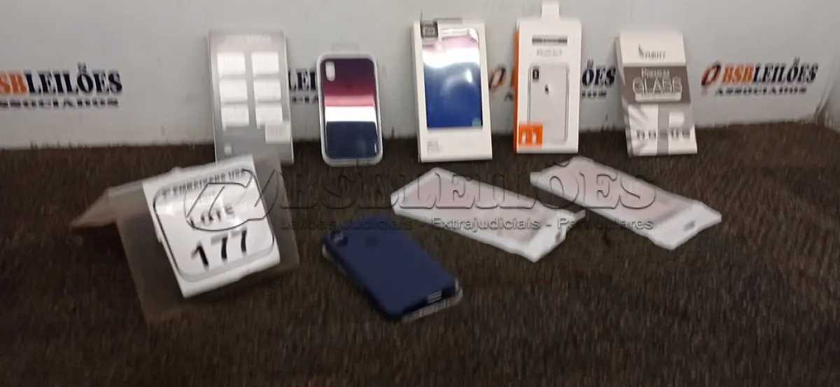 LOTE 177 - 06 BOX -PHONE CASER E 02 (PELÍCULAS). (NO ESTADO EM QUE SE ENCONTRA. SUJEITO A AVARIAS OCULTAS/VISÍVEIS.)