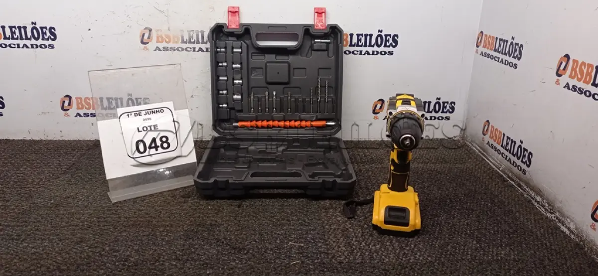 LOTE 048 - 01 FURADEIRA A BATERIA 21V COM MALETAS E BITS MARCA VORTEX. (NO ESTADO) ATENÇÃO! FAZER A VISITAÇÃO ANTES DE ARREMATAR, NÃO SABEMOS SE FUNCIONA, LEILÃO NÃO TEM GARANTIA E NEM DEVOLUÇÃO, SUJEITO A POSSÍVEIS AVARIAS VISÍVEIS/OCULTAS E/OU AUSÊNCIA DE COMPONENTES.