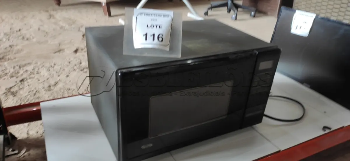 LOTE 116 - 01 MICROONDAS TURNTABLEA 110V V9427T. (NO ESTADO EM QUE SE ENCONTRA. SUJEITO A AVARIAS OCULTAS/VISÍVEIS.)