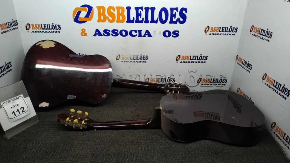 LOTE 112 - 02 VIOLÕES MARCA HEAD. (NO ESTADO) ATENÇÃO! FAZER A VISITAÇÃO ANTES DE ARREMATAR, NÃO SABEMOS SE FUNCIONA, LEILÃO NÃO TEM GARANTIA E NEM DEVOLUÇÃO, SUJEITO A POSSÍVEIS AVARIAS VISÍVEIS/OCULTAS E/OU AUSÊNCIA DE COMPONENTES.