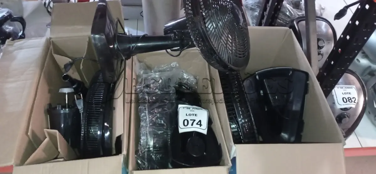 LOTE 074 - 04 VENTILADORES DESMONTADOS INCOMPLETOS MARCAS MONDIAL. (NO ESTADO) ATENÇÃO! FAZER A VISITAÇÃO ANTES DE ARREMATAR, NÃO SABEMOS SE FUNCIONA, LEILÃO NÃO TEM GARANTIA E NEM DEVOLUÇÃO, SUJEITO A POSSÍVEIS AVARIAS VISÍVEIS/OCULTAS E/OU AUSÊNCIA DE COMPONENTES.