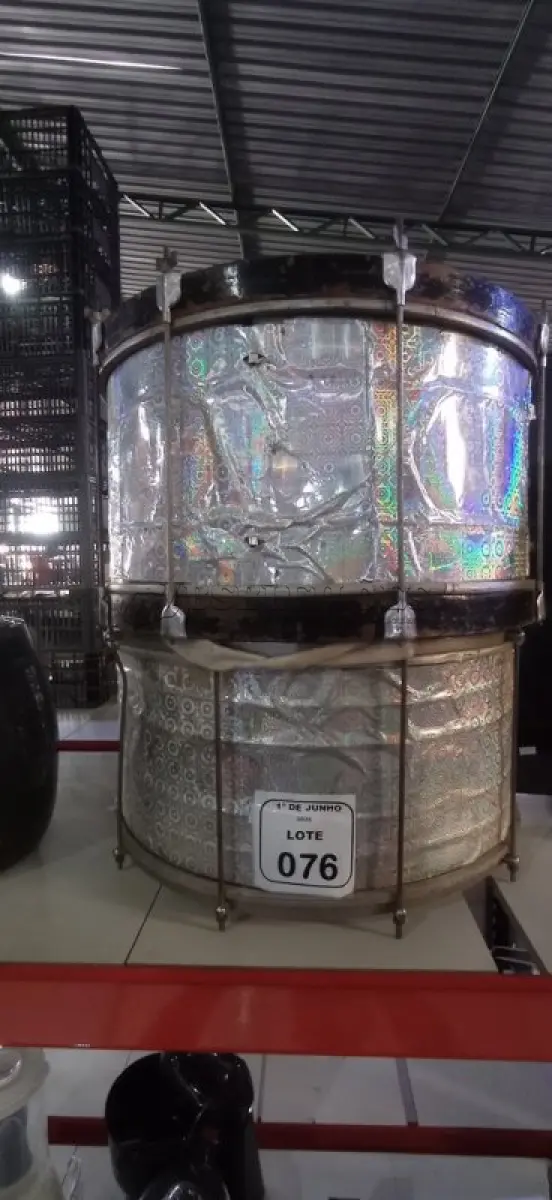 LOTE 076 - 02 SURDOS DE PERCUSSÃO. (NO ESTADO) ATENÇÃO! FAZER A VISITAÇÃO ANTES DE ARREMATAR, NÃO SABEMOS SE FUNCIONA, LEILÃO NÃO TEM GARANTIA E NEM DEVOLUÇÃO, SUJEITO A POSSÍVEIS AVARIAS VISÍVEIS/OCULTAS E/OU AUSÊNCIA DE COMPONENTES.