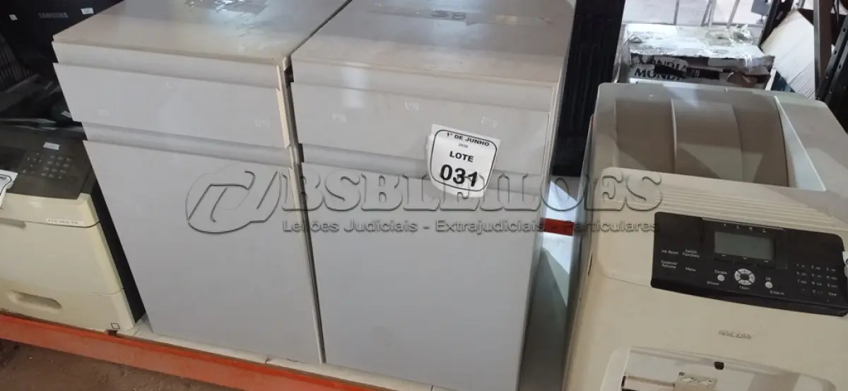 LOTE 031 - 02 ARMÁRIOS PARA CPU COM 01 PORTA E 01GAVETA. (NO ESTADO) ATENÇÃO! FAZER A VISITAÇÃO ANTES DE ARREMATAR, NÃO SABEMOS SE FUNCIONA, LEILÃO NÃO TEM GARANTIA E NEM DEVOLUÇÃO, SUJEITO A POSSÍVEIS AVARIAS VISÍVEIS/OCULTAS E/OU AUSÊNCIA DE COMPONENTES.