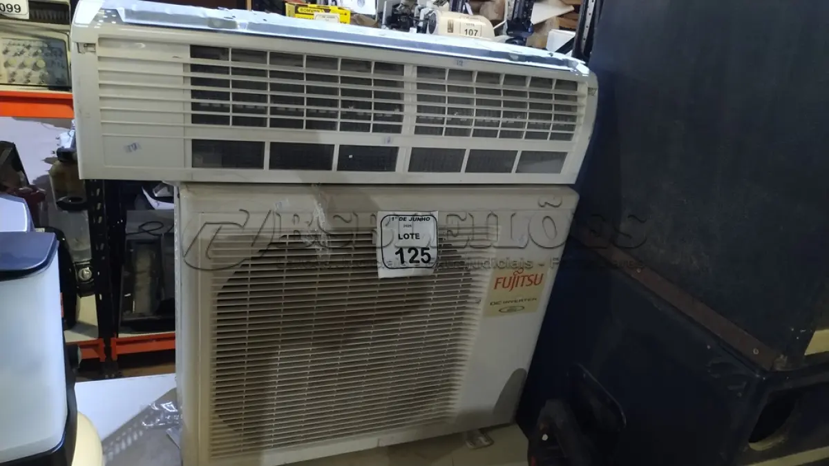 LOTE 125 - 01 AR CONDICIONADO DE 12.000BTU/H MARCA FUJITSU. (NO ESTADO) ATENÇÃO! FAZER A VISITAÇÃO ANTES DE ARREMATAR, NÃO SABEMOS SE FUNCIONA, LEILÃO NÃO TEM GARANTIA E NEM DEVOLUÇÃO, SUJEITO A POSSÍVEIS AVARIAS VISÍVEIS/OCULTAS E/OU AUSÊNCIA DE COMPONENTES.