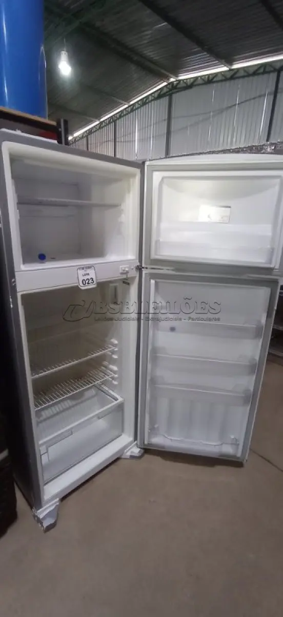 LOTE 023 - 01 GELADEIRA 350L 220V MARCA CONSUL. (NO ESTADO) ATENÇÃO! FAZER A VISITAÇÃO ANTES DE ARREMATAR, NÃO SABEMOS SE FUNCIONA, LEILÃO NÃO TEM GARANTIA E NEM DEVOLUÇÃO, SUJEITO A POSSÍVEIS AVARIAS VISÍVEIS/OCULTAS E/OU AUSÊNCIA DE COMPONENTES.
