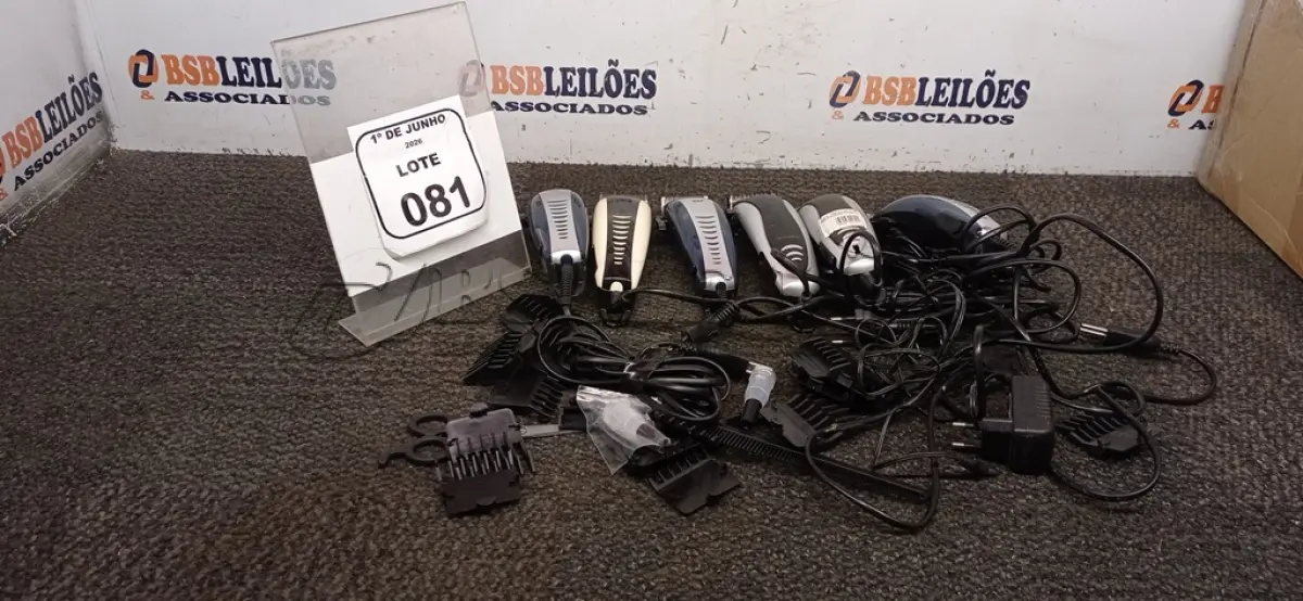 LOTE 081 - 06 MÁQUINAS DE CORTAR CABELO MODELOS DIVERSOS MARCA MONDIAL. (NO ESTADO) ATENÇÃO! FAZER A VISITAÇÃO ANTES DE ARREMATAR, NÃO SABEMOS SE FUNCIONA, LEILÃO NÃO TEM GARANTIA E NEM DEVOLUÇÃO, SUJEITO A POSSÍVEIS AVARIAS VISÍVEIS/OCULTAS E/OU AUSÊNCIA DE COMPONENTES.