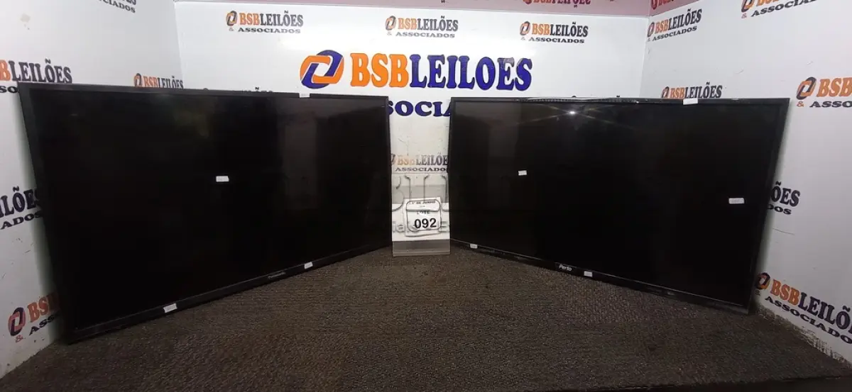 LOTE 092 - 02 TVS LCD 32’’ MARCAS PERTO E PANASONIC. (NO ESTADO) ATENÇÃO! FAZER A VISITAÇÃO ANTES DE ARREMATAR, NÃO SABEMOS SE FUNCIONA, LEILÃO NÃO TEM GARANTIA E NEM DEVOLUÇÃO, SUJEITO A POSSÍVEIS AVARIAS VISÍVEIS/OCULTAS E/OU AUSÊNCIA DE COMPONENTES.