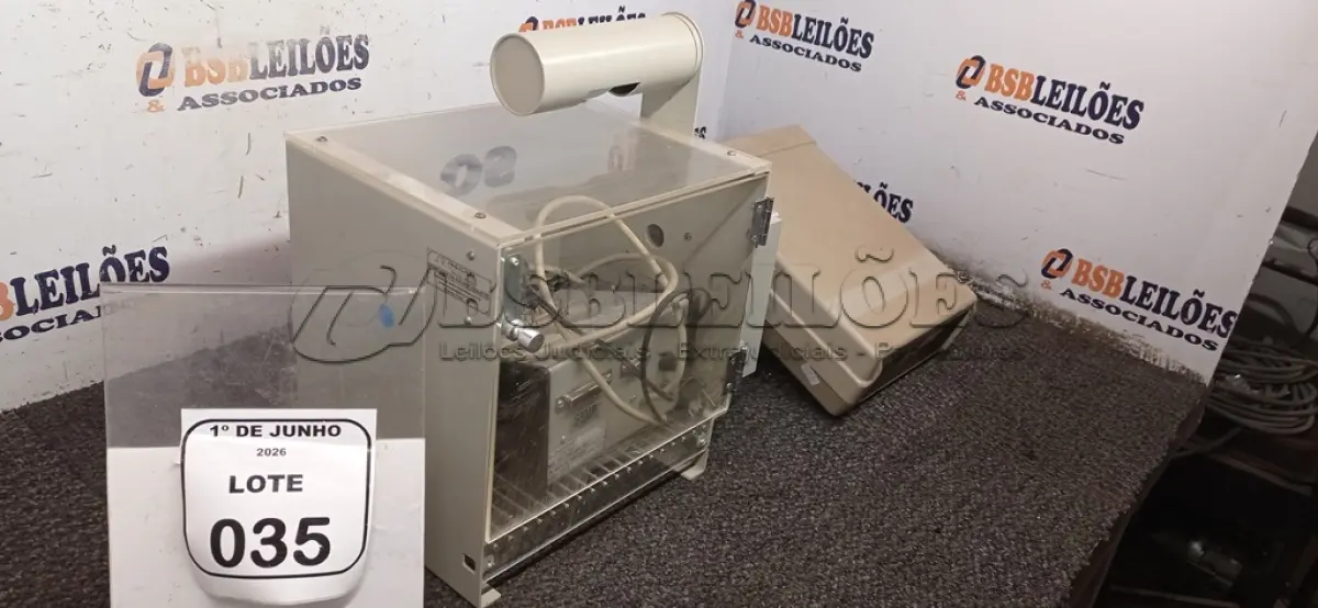 LOTE 035 - 01 MULTÍMETRO ANALÓGICO MODELO MDM-8145 MARCA MINPA E 01 CAIXA DE CONDICIONAMENTO ANIMAL MODELO EP-102 COM PAINEL DE CONTROLE MODELO CS 0199 110V. (NO ESTADO) ATENÇÃO! FAZER A VISITAÇÃO ANTES DE ARREMATAR, NÃO SABEMOS SE FUNCIONA, LEILÃO NÃO TEM GARANTIA E NEM DEVOLUÇÃO, SUJEITO A POSSÍVEIS AVARIAS VISÍVEIS/OCULTAS E/OU AUSÊNCIA DE COMPONENTES.