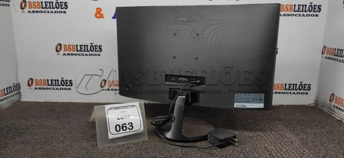 LOTE 063 - 01 MONITOR 24” TELA CURVA MARCA SAMSUMG. (NO ESTADO EM QUE SE ENCONTRA. SUJEITO A AVARIAS OCULTAS/VISÍVEIS) AV9739K