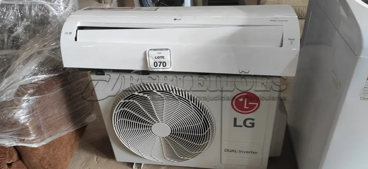 LOTE 070 - 01 AR CONDICIONADO 22.000 BTU COM CONDENSADORA MARCA LG. (NO ESTADO EM QUE SE ENCONTRA. SUJEITO A AVARIAS OCULTAS/VISÍVEIS) 210AZTH2F553