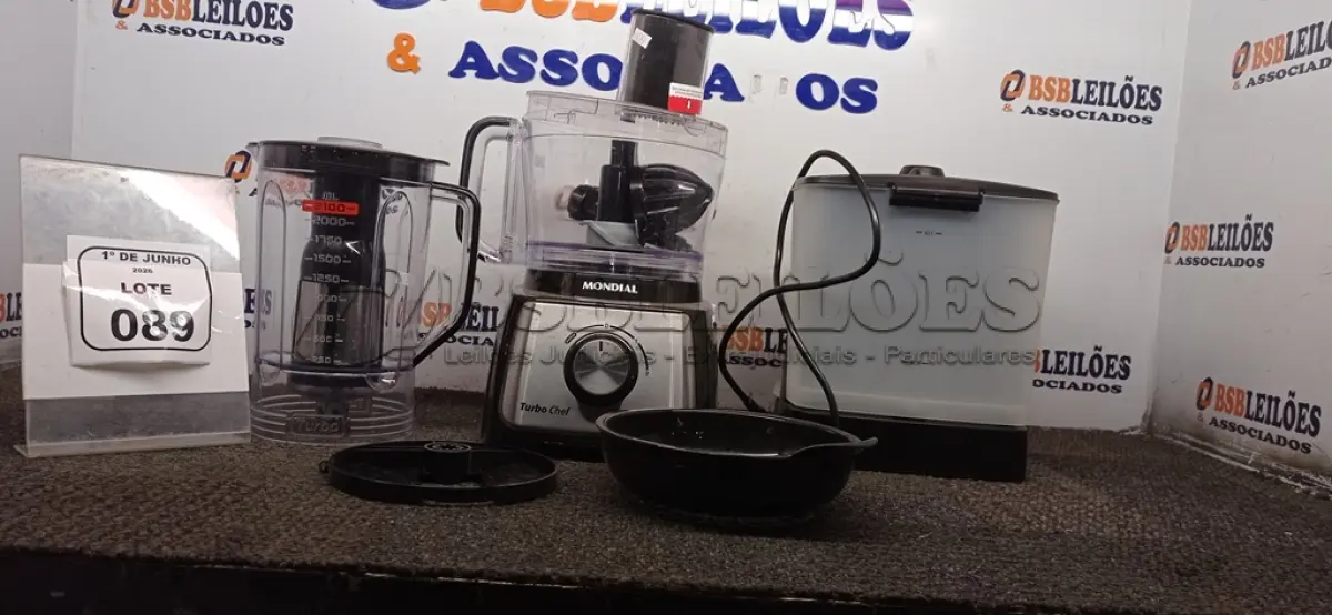 LOTE 089 - 01 MÁQUINA DE CAFÉ EXPRESSO E 01 LIQUIDIFICADOR MODELO TUBO CHEF MARCA MONDIAL. (NO ESTADO) ATENÇÃO! FAZER A VISITAÇÃO ANTES DE ARREMATAR, NÃO SABEMOS SE FUNCIONA, LEILÃO NÃO TEM GARANTIA E NEM DEVOLUÇÃO, SUJEITO A POSSÍVEIS AVARIAS VISÍVEIS/OCULTAS E/OU AUSÊNCIA DE COMPONENTES.