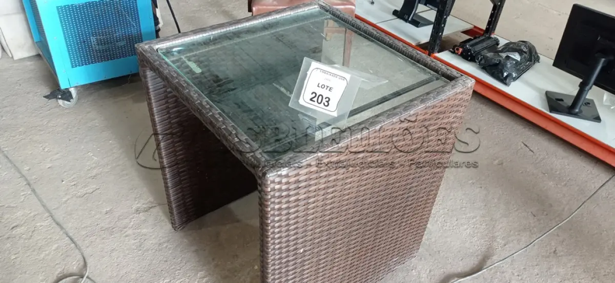 LOTE 203 - 01 MESA DE JARDIM. (NO ESTADO EM QUE SE ENCONTRA. SUJEITO A AVARIAS OCULTAS/VISÍVEIS.) BH1585A