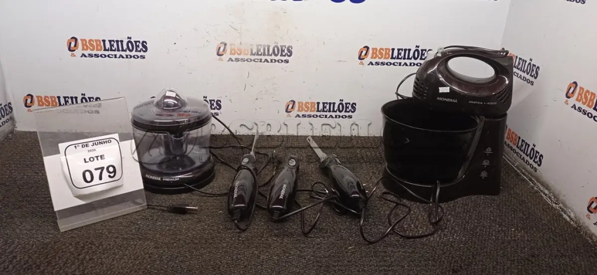 LOTE 079 - 01 BATEDEIRA, 01 ESPREMEDOR DE FRUTAS E 03 FACAS ELÉTRICAS MARCA MONDIAL. (NO ESTADO) ATENÇÃO! FAZER A VISITAÇÃO ANTES DE ARREMATAR, NÃO SABEMOS SE FUNCIONA, LEILÃO NÃO TEM GARANTIA E NEM DEVOLUÇÃO, SUJEITO A POSSÍVEIS AVARIAS VISÍVEIS/OCULTAS E/OU AUSÊNCIA DE COMPONENTES.