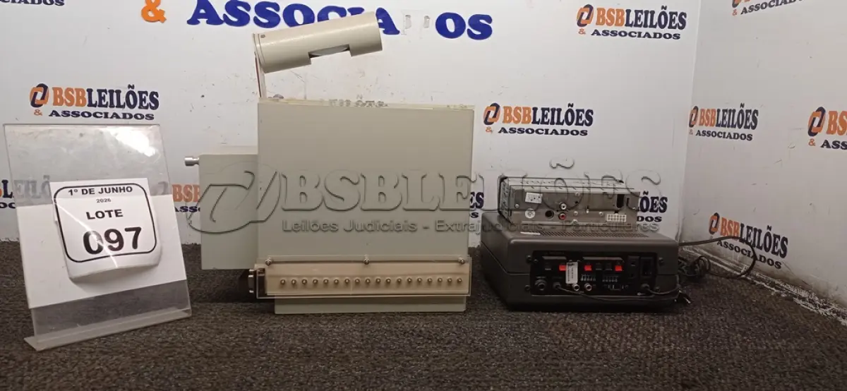 LOTE 097 - 01 CAIXA DE CONDICIONAMENTO ANIMAL MODELO EP-102 COM PAINEL DE CONTROLE MODELO CS 0199 110V, 01 APARELHO DE SOM AUTOMOTIVO E 01 RECEIVER MODELO FR 900 MARCA FRAHM. (NO ESTADO) ATENÇÃO! FAZER A VISITAÇÃO ANTES DE ARREMATAR, NÃO SABEMOS SE FUNCIONA, LEILÃO NÃO TEM GARANTIA E NEM DEVOLUÇÃO, SUJEITO A POSSÍVEIS AVARIAS VISÍVEIS/OCULTAS E/OU AUSÊNCIA DE COMPONENTES.
