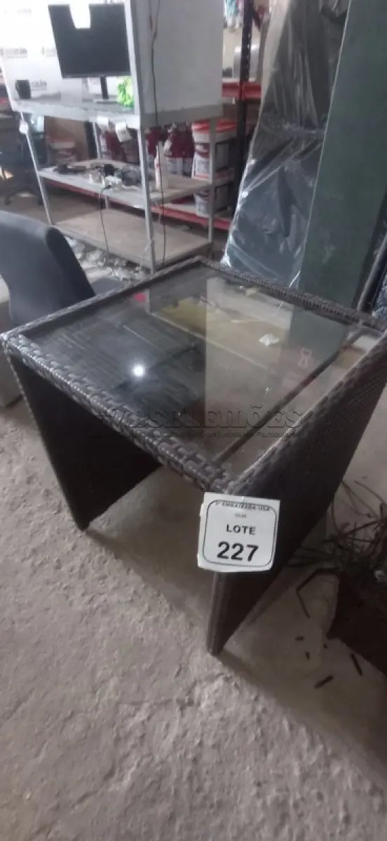 LOTE 227 - 01 MESA DE JARDIM. (NO ESTADO EM QUE SE ENCONTRA. SUJEITO A AVARIAS OCULTAS/VISÍVEIS.) BH1585D