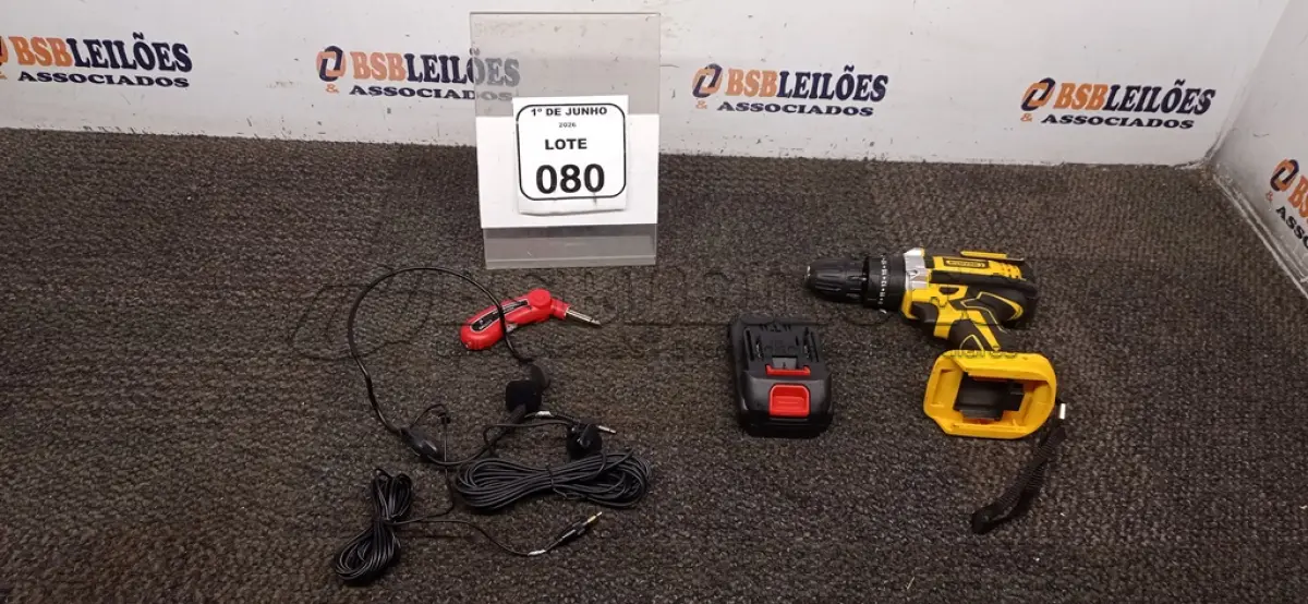LOTE 080 - 01 PARAFUSADEIRA A BATERIA 21V MARCA BOMVINK E 01 MICROFONE AURICULAR COM MICROFONE DE LAPELA MODELO LA500 MARCA ARCANO. (NO ESTADO) ATENÇÃO! FAZER A VISITAÇÃO ANTES DE ARREMATAR, NÃO SABEMOS SE FUNCIONA, LEILÃO NÃO TEM GARANTIA E NEM DEVOLUÇÃO, SUJEITO A POSSÍVEIS AVARIAS VISÍVEIS/OCULTAS E/OU AUSÊNCIA DE COMPONENTES.