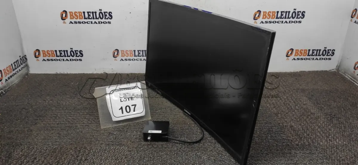 LOTE 107 - 01 MONITOR 24” HDMI TELA CURVA MARCA SAMSUNG. (NO ESTADO EM QUE SE ENCONTRA. SUJEITO A AVARIAS OCULTAS/VISÍVEIS.) BH1478J