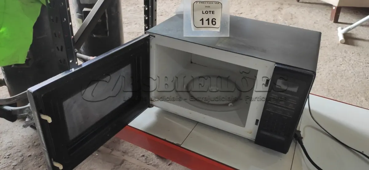 LOTE 116 - 01 MICROONDAS TURNTABLEA 110V V9427T. (NO ESTADO EM QUE SE ENCONTRA. SUJEITO A AVARIAS OCULTAS/VISÍVEIS.)