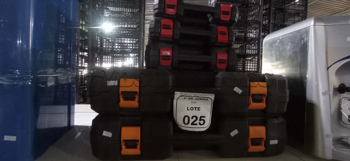 LOTE 025 - 05 MALETAS VAZIAS PARA FERRAMENTAS DE TAMANHOS DIVERSOS. (NO ESTADO) ATENÇÃO! FAZER A VISITAÇÃO ANTES DE ARREMATAR, NÃO SABEMOS SE FUNCIONA, LEILÃO NÃO TEM GARANTIA E NEM DEVOLUÇÃO, SUJEITO A POSSÍVEIS AVARIAS VISÍVEIS/OCULTAS E/OU AUSÊNCIA DE COMPONENTES.