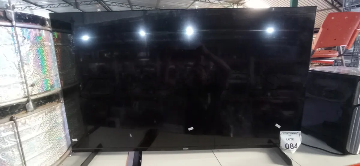 LOTE 084 - 01 TV LED 50’’ MARCA PHILIPS PARA RETIRADA DE PEÇAS. (NO ESTADO) ATENÇÃO! FAZER A VISITAÇÃO ANTES DE ARREMATAR, NÃO SABEMOS SE FUNCIONA, LEILÃO NÃO TEM GARANTIA E NEM DEVOLUÇÃO, SUJEITO A POSSÍVEIS AVARIAS VISÍVEIS/OCULTAS E/OU AUSÊNCIA DE COMPONENTES.