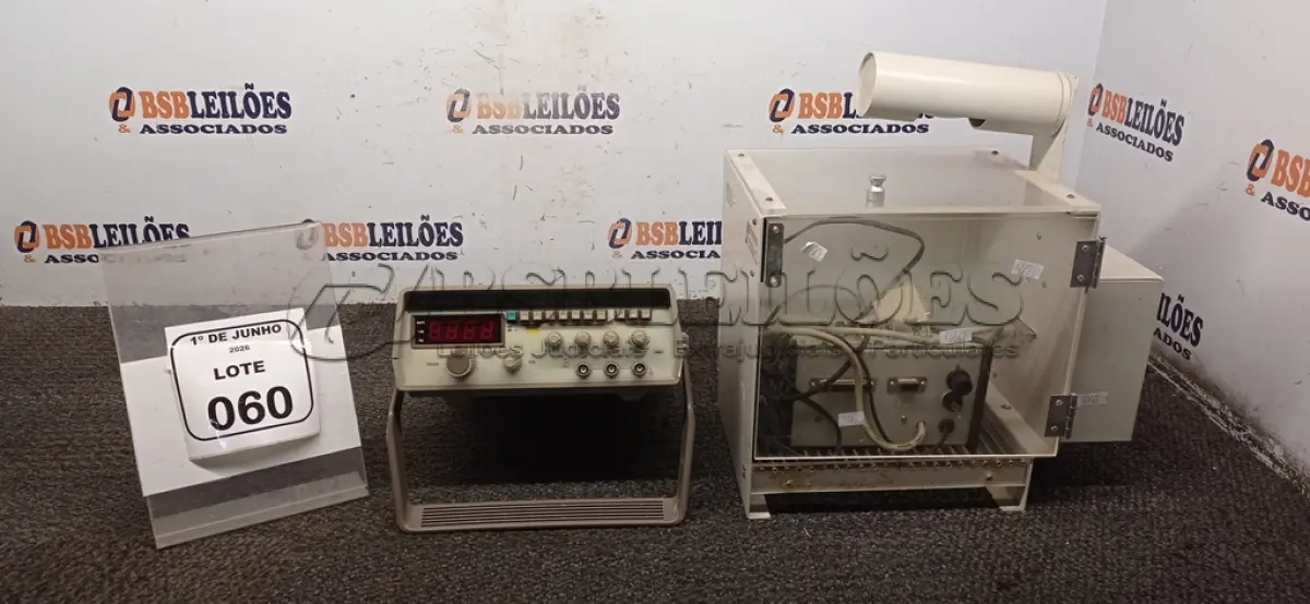 LOTE 060 - 01 MULTÍMETRO ANALÓGICOS MODELO MDM-8145 MARCA MINPA E 01 CAIXA DE CONDICIONAMENTO ANIMAL MODELO EP-102 COM PAINEL DE CONTROLE MODELO CS 0199 110V. (NO ESTADO) ATENÇÃO! FAZER A VISITAÇÃO ANTES DE ARREMATAR, NÃO SABEMOS SE FUNCIONA, LEILÃO NÃO TEM GARANTIA E NEM DEVOLUÇÃO, SUJEITO A POSSÍVEIS AVARIAS VISÍVEIS/OCULTAS E/OU AUSÊNCIA DE COMPONENTES.