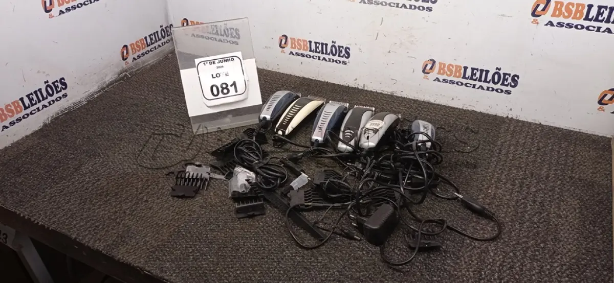 LOTE 081 - 06 MÁQUINAS DE CORTAR CABELO MODELOS DIVERSOS MARCA MONDIAL. (NO ESTADO) ATENÇÃO! FAZER A VISITAÇÃO ANTES DE ARREMATAR, NÃO SABEMOS SE FUNCIONA, LEILÃO NÃO TEM GARANTIA E NEM DEVOLUÇÃO, SUJEITO A POSSÍVEIS AVARIAS VISÍVEIS/OCULTAS E/OU AUSÊNCIA DE COMPONENTES.