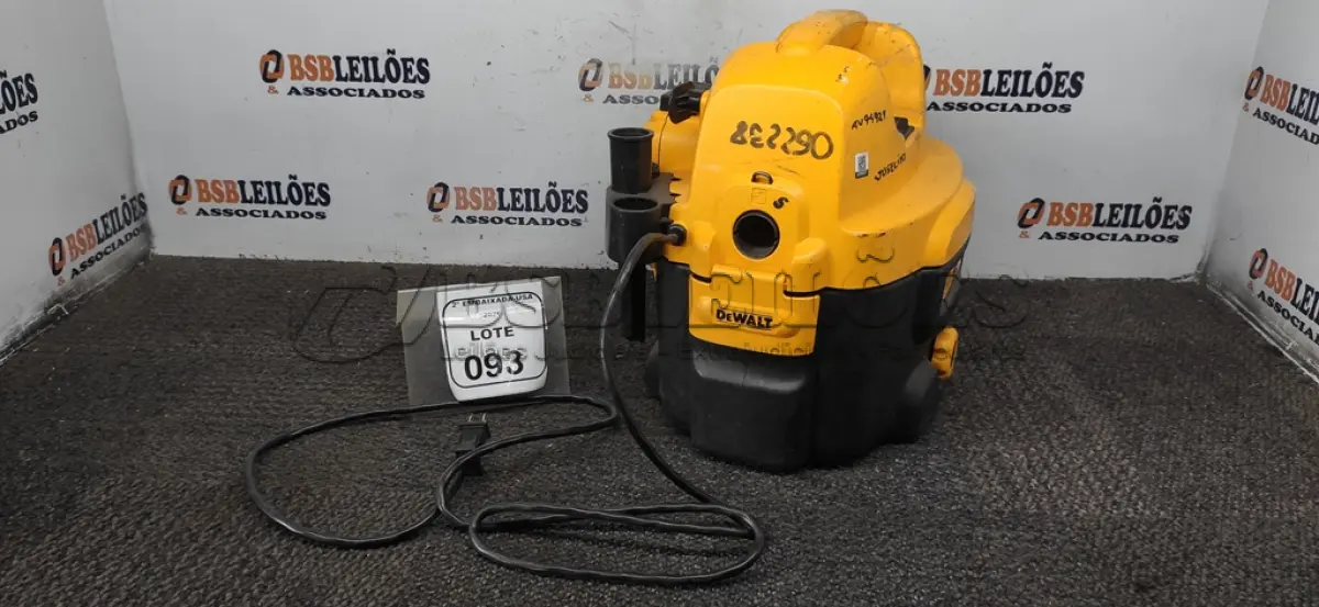 LOTE 093 - 01 ASPIRADOR (VACUUM CLEANER) DEWALT 3AB14 PORTABLE WET/DRY 110V. (NO ESTADO EM QUE SE ENCONTRA. SUJEITO A AVARIAS OCULTAS/VISÍVEIS.) AV9492Y