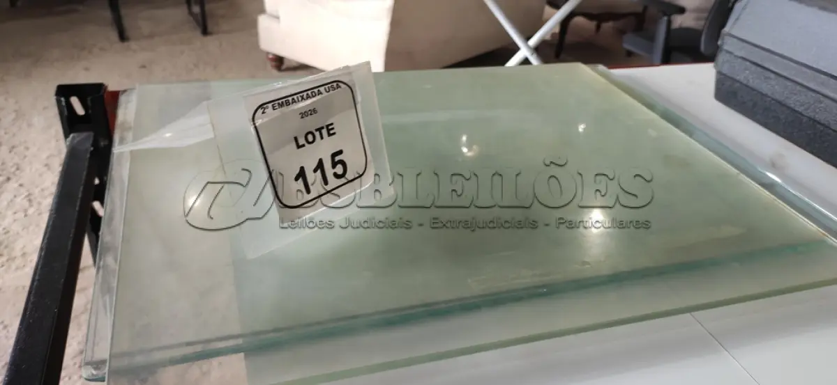 LOTE 115 - 04 VIDROS DIVERSOS.  (NO ESTADO EM QUE SE ENCONTRA. SUJEITO A AVARIAS OCULTAS/VISÍVEIS.)