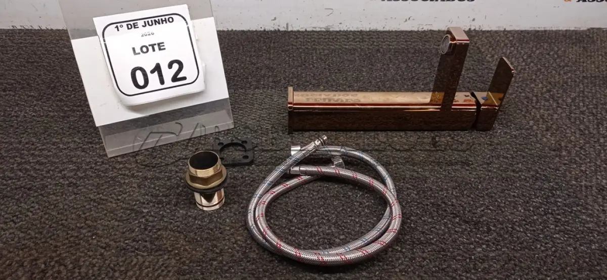 LOTE 012 - 01 TORNEIRA MISTURADOR MARCA PRIZI COM ACESSÓRIOS. (NO ESTADO) ATENÇÃO! FAZER A VISITAÇÃO ANTES DE ARREMATAR, NÃO SABEMOS SE FUNCIONA, LEILÃO NÃO TEM GARANTIA E NEM DEVOLUÇÃO, SUJEITO A POSSÍVEIS AVARIAS VISÍVEIS/OCULTAS E/OU AUSÊNCIA DE COMPONENTES.