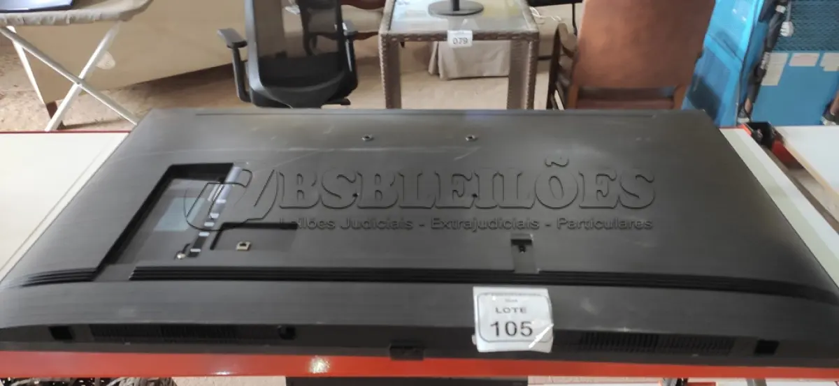 LOTE 105 - 01 TV SAMSUNG 55”. (NO ESTADO EM QUE SE ENCONTRA. SUJEITO A AVARIAS OCULTAS/VISÍVEIS.) BJ7204H