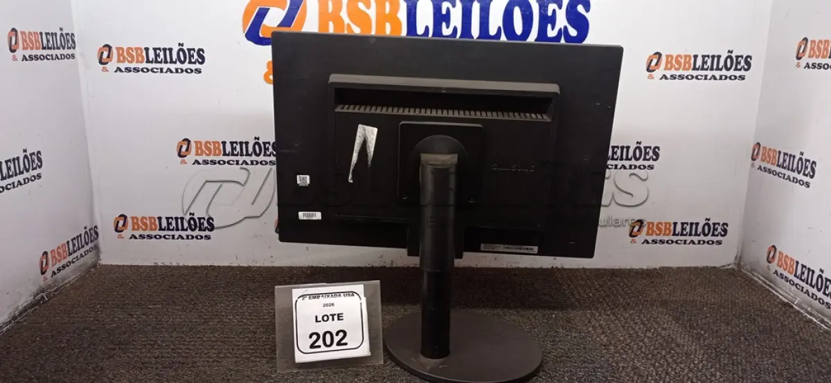 LOTE 202 - 01 MONITOR 22” MARCA SAMSUNG. (NO ESTADO EM QUE SE ENCONTRA. SUJEITO A AVARIAS OCULTAS/VISÍVEIS.) AV9427V