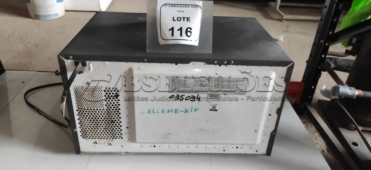 LOTE 116 - 01 MICROONDAS TURNTABLEA 110V V9427T. (NO ESTADO EM QUE SE ENCONTRA. SUJEITO A AVARIAS OCULTAS/VISÍVEIS.)