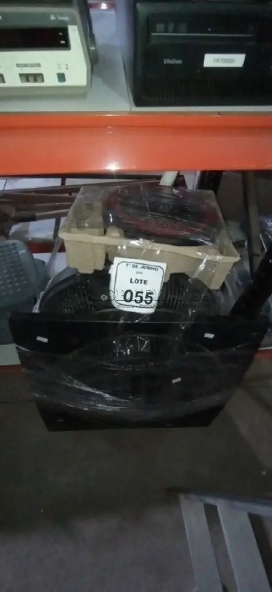 LOTE 055 - 01 ASPIRADOR ROBÔ E 04 VENTILADORES DE MARCAS E MODELOS DIVERSOS. (NO ESTADO) ATENÇÃO! FAZER A VISITAÇÃO ANTES DE ARREMATAR, NÃO SABEMOS SE FUNCIONA, LEILÃO NÃO TEM GARANTIA E NEM DEVOLUÇÃO, SUJEITO A POSSÍVEIS AVARIAS VISÍVEIS/OCULTAS E/OU AUSÊNCIA DE COMPONENTES.
