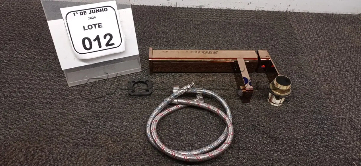 LOTE 012 - 01 TORNEIRA MISTURADOR MARCA PRIZI COM ACESSÓRIOS. (NO ESTADO) ATENÇÃO! FAZER A VISITAÇÃO ANTES DE ARREMATAR, NÃO SABEMOS SE FUNCIONA, LEILÃO NÃO TEM GARANTIA E NEM DEVOLUÇÃO, SUJEITO A POSSÍVEIS AVARIAS VISÍVEIS/OCULTAS E/OU AUSÊNCIA DE COMPONENTES.