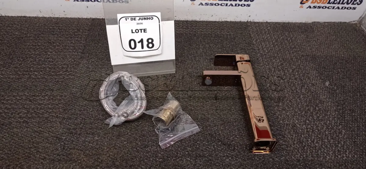LOTE 018 - 01 TORNEIRA MISTURADOR MARCA PRIZI COM ACESSÓRIOS. (NO ESTADO) ATENÇÃO! FAZER A VISITAÇÃO ANTES DE ARREMATAR, NÃO SABEMOS SE FUNCIONA, LEILÃO NÃO TEM GARANTIA E NEM DEVOLUÇÃO, SUJEITO A POSSÍVEIS AVARIAS VISÍVEIS/OCULTAS E/OU AUSÊNCIA DE COMPONENTES.