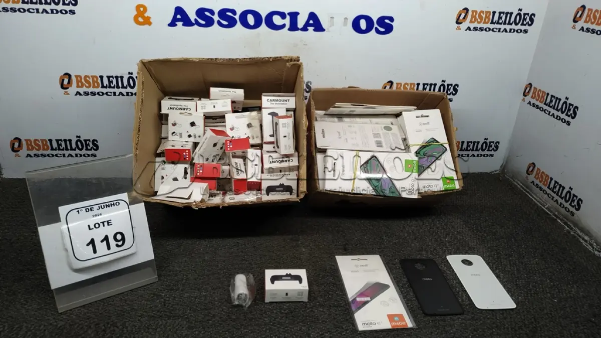 LOTE 119 - 01 LOTE COM GRANDE QUANTIDADE DE PELÍCULAS DE CELULAR E SUPORTES PARA CELULARES. (NO ESTADO) ATENÇÃO! FAZER A VISITAÇÃO ANTES DE ARREMATAR, NÃO SABEMOS SE FUNCIONA, LEILÃO NÃO TEM GARANTIA E NEM DEVOLUÇÃO, SUJEITO A POSSÍVEIS AVARIAS VISÍVEIS/OCULTAS E/OU AUSÊNCIA DE COMPONENTES.