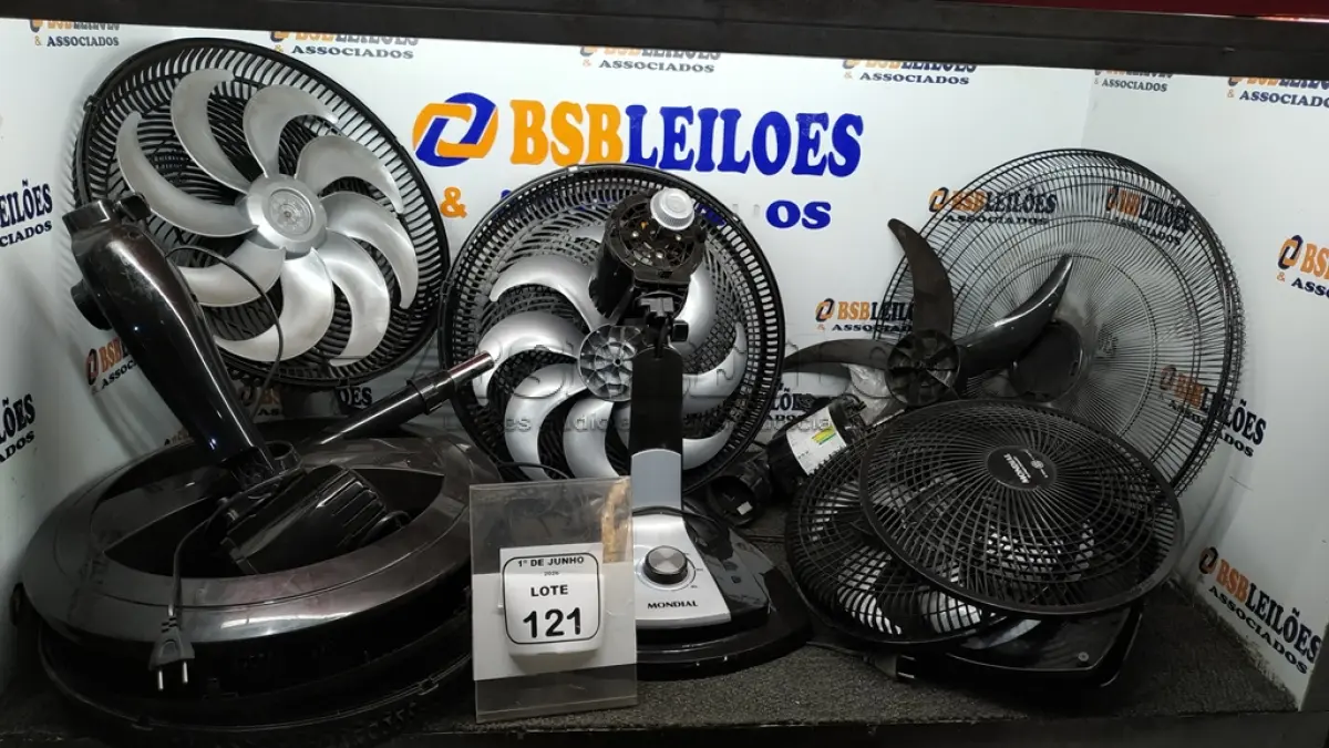 LOTE 121 - 03 VENTILADORES 220V MARCA MONDIAL DESMONTADOS INCOMPLETOS. (NO ESTADO) ATENÇÃO! FAZER A VISITAÇÃO ANTES DE ARREMATAR, NÃO SABEMOS SE FUNCIONA, LEILÃO NÃO TEM GARANTIA E NEM DEVOLUÇÃO, SUJEITO A POSSÍVEIS AVARIAS VISÍVEIS/OCULTAS E/OU AUSÊNCIA DE COMPONENTES.