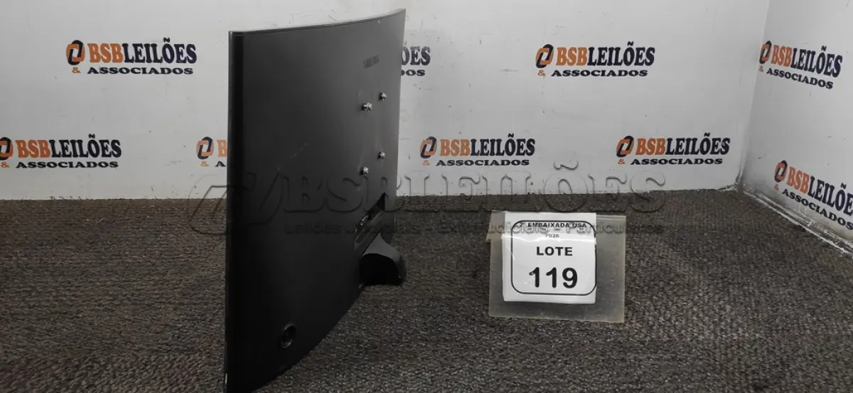 LOTE 119 - 01 MONITOR 24” HDMI TELA CURVA SEM PÉ MARCA SAMSUNG. (NO ESTADO EM QUE SE ENCONTRA. SUJEITO A AVARIAS OCULTAS/VISÍVEIS.) AV9736V