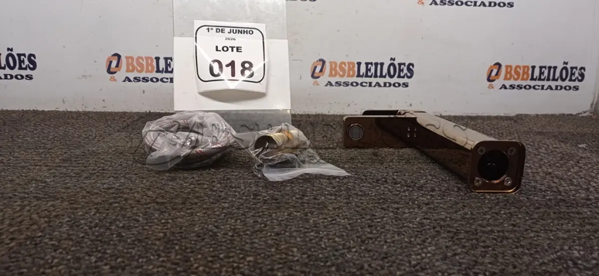 LOTE 018 - 01 TORNEIRA MISTURADOR MARCA PRIZI COM ACESSÓRIOS. (NO ESTADO) ATENÇÃO! FAZER A VISITAÇÃO ANTES DE ARREMATAR, NÃO SABEMOS SE FUNCIONA, LEILÃO NÃO TEM GARANTIA E NEM DEVOLUÇÃO, SUJEITO A POSSÍVEIS AVARIAS VISÍVEIS/OCULTAS E/OU AUSÊNCIA DE COMPONENTES.