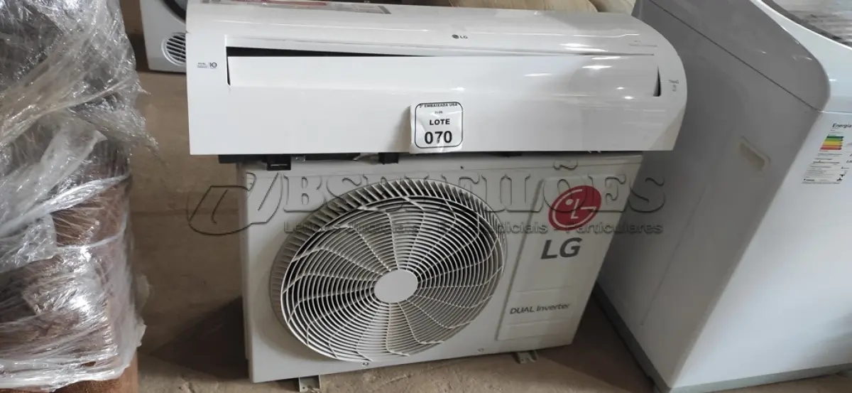 LOTE 070 - 01 AR CONDICIONADO 22.000 BTU COM CONDENSADORA MARCA LG. (NO ESTADO EM QUE SE ENCONTRA. SUJEITO A AVARIAS OCULTAS/VISÍVEIS) 210AZTH2F553