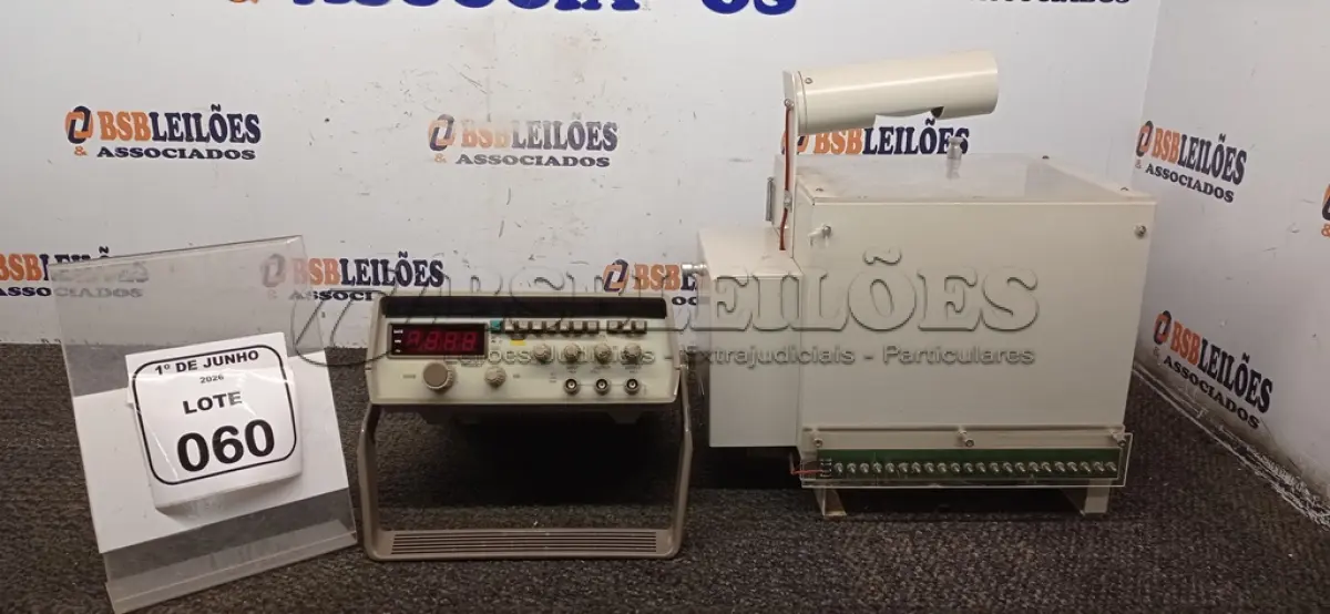LOTE 060 - 01 MULTÍMETRO ANALÓGICOS MODELO MDM-8145 MARCA MINPA E 01 CAIXA DE CONDICIONAMENTO ANIMAL MODELO EP-102 COM PAINEL DE CONTROLE MODELO CS 0199 110V. (NO ESTADO) ATENÇÃO! FAZER A VISITAÇÃO ANTES DE ARREMATAR, NÃO SABEMOS SE FUNCIONA, LEILÃO NÃO TEM GARANTIA E NEM DEVOLUÇÃO, SUJEITO A POSSÍVEIS AVARIAS VISÍVEIS/OCULTAS E/OU AUSÊNCIA DE COMPONENTES.