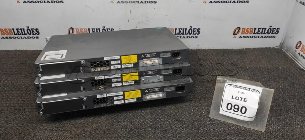 LOTE 090 - 03 SWITCHES S/N: FCW2121B11Q/ FCW12121B14W/ FOC1941S4KH. (NO ESTADO EM QUE SE ENCONTRA. SUJEITO A AVARIAS OCULTAS/VISÍVEIS.)