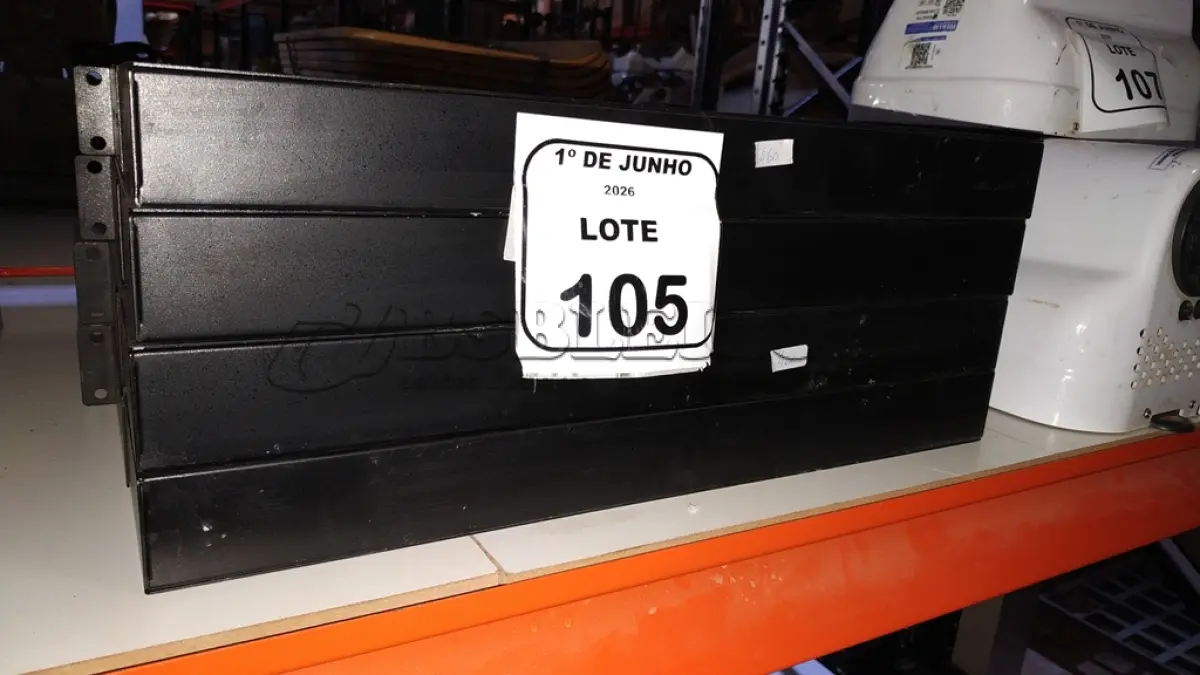 LOTE 105 - 04 RÉGUAS PARA RACK DE SERVIDORES MARCA LENOVO. (NO ESTADO) ATENÇÃO! FAZER A VISITAÇÃO ANTES DE ARREMATAR, NÃO SABEMOS SE FUNCIONA, LEILÃO NÃO TEM GARANTIA E NEM DEVOLUÇÃO, SUJEITO A POSSÍVEIS AVARIAS VISÍVEIS/OCULTAS E/OU AUSÊNCIA DE COMPONENTES.