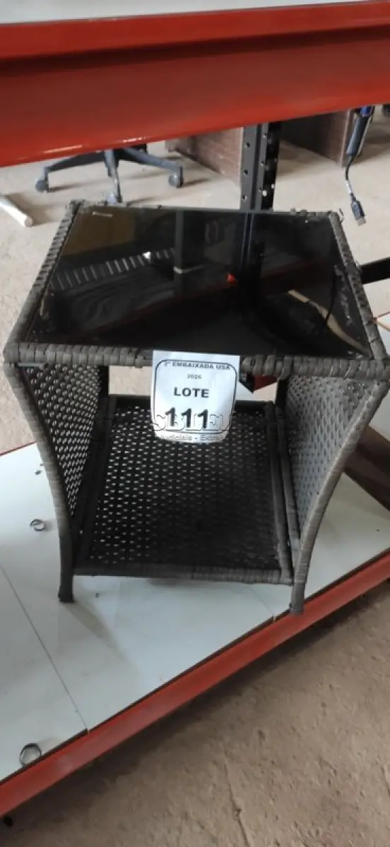 LOTE 111 - 01 MESA DE CANTO DE JARDIM. (NO ESTADO EM QUE SE ENCONTRA. SUJEITO A AVARIAS OCULTAS/VISÍVEIS.) BH1671E