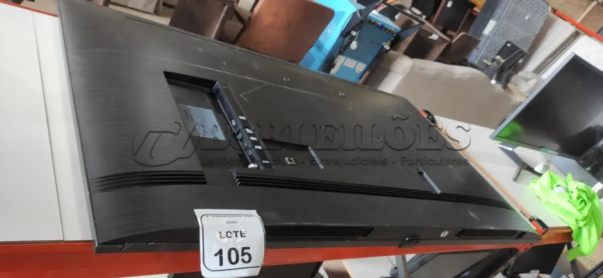 LOTE 105 - 01 TV SAMSUNG 55”. (NO ESTADO EM QUE SE ENCONTRA. SUJEITO A AVARIAS OCULTAS/VISÍVEIS.) BJ7204H