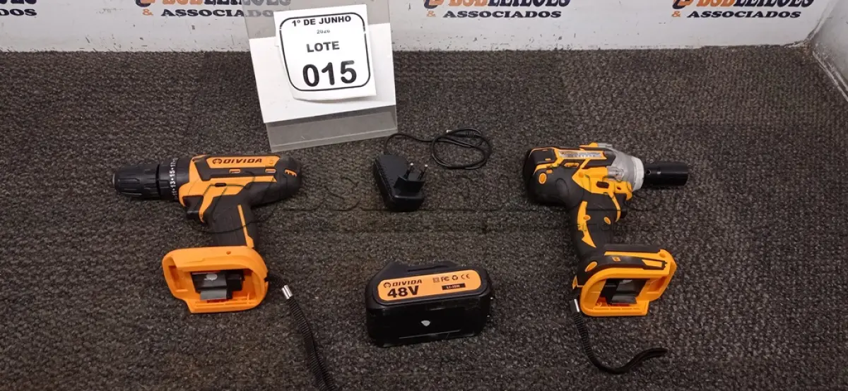 LOTE 015 - 01 PARAFUSADEIRA DE IMPACTO PNEUMÁTICA COM BATERIA 48V E 01 PARAFUSADEIRA E FURADEIRA SEM BATERIA MARCA OIVIDA. (NO ESTADO) ATENÇÃO! FAZER A VISITAÇÃO ANTES DE ARREMATAR, NÃO SABEMOS SE FUNCIONA, LEILÃO NÃO TEM GARANTIA E NEM DEVOLUÇÃO, SUJEITO A POSSÍVEIS AVARIAS VISÍVEIS/OCULTAS E/OU AUSÊNCIA DE COMPONENTES.