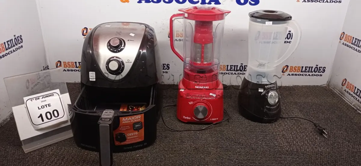 LOTE 100 - 01 AIR FRYER 5L 220V MARCA MONDIAL E 02 LIQUIDIFICADORES 220V MARCA MONDIAL. (NO ESTADO) ATENÇÃO! FAZER A VISITAÇÃO ANTES DE ARREMATAR, NÃO SABEMOS SE FUNCIONA, LEILÃO NÃO TEM GARANTIA E NEM DEVOLUÇÃO, SUJEITO A POSSÍVEIS AVARIAS VISÍVEIS/OCULTAS E/OU AUSÊNCIA DE COMPONENTES.