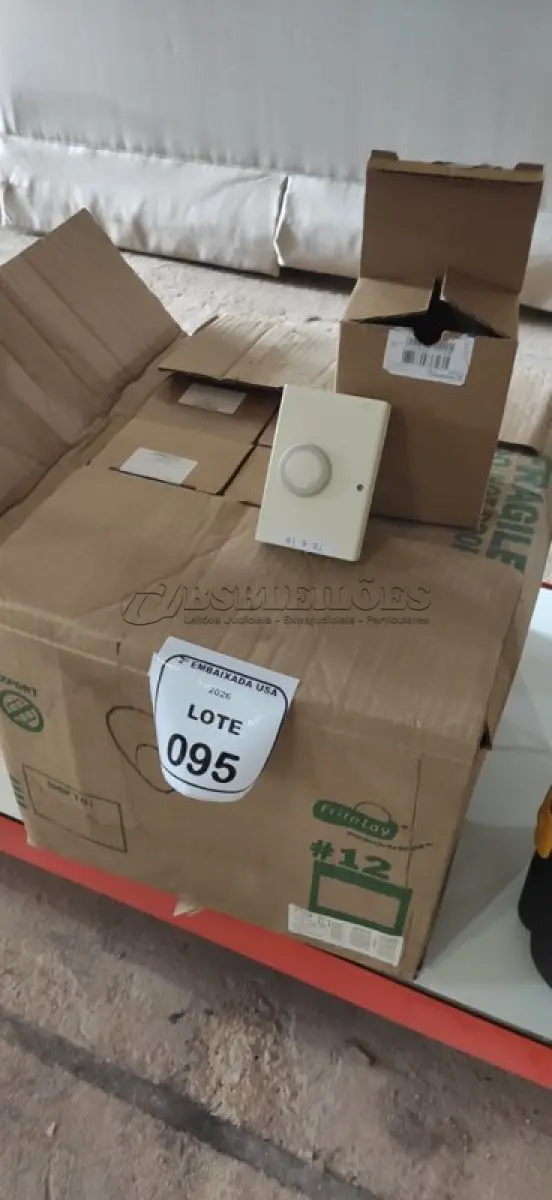 LOTE 095 - 32 UNIDADES DE SENSOR DE TEMPERATURA AMBIENTE DA JOHNSON CONTROLS. (NO ESTADO EM QUE SE ENCONTRA. SUJEITO A AVARIAS OCULTAS/VISÍVEIS.)